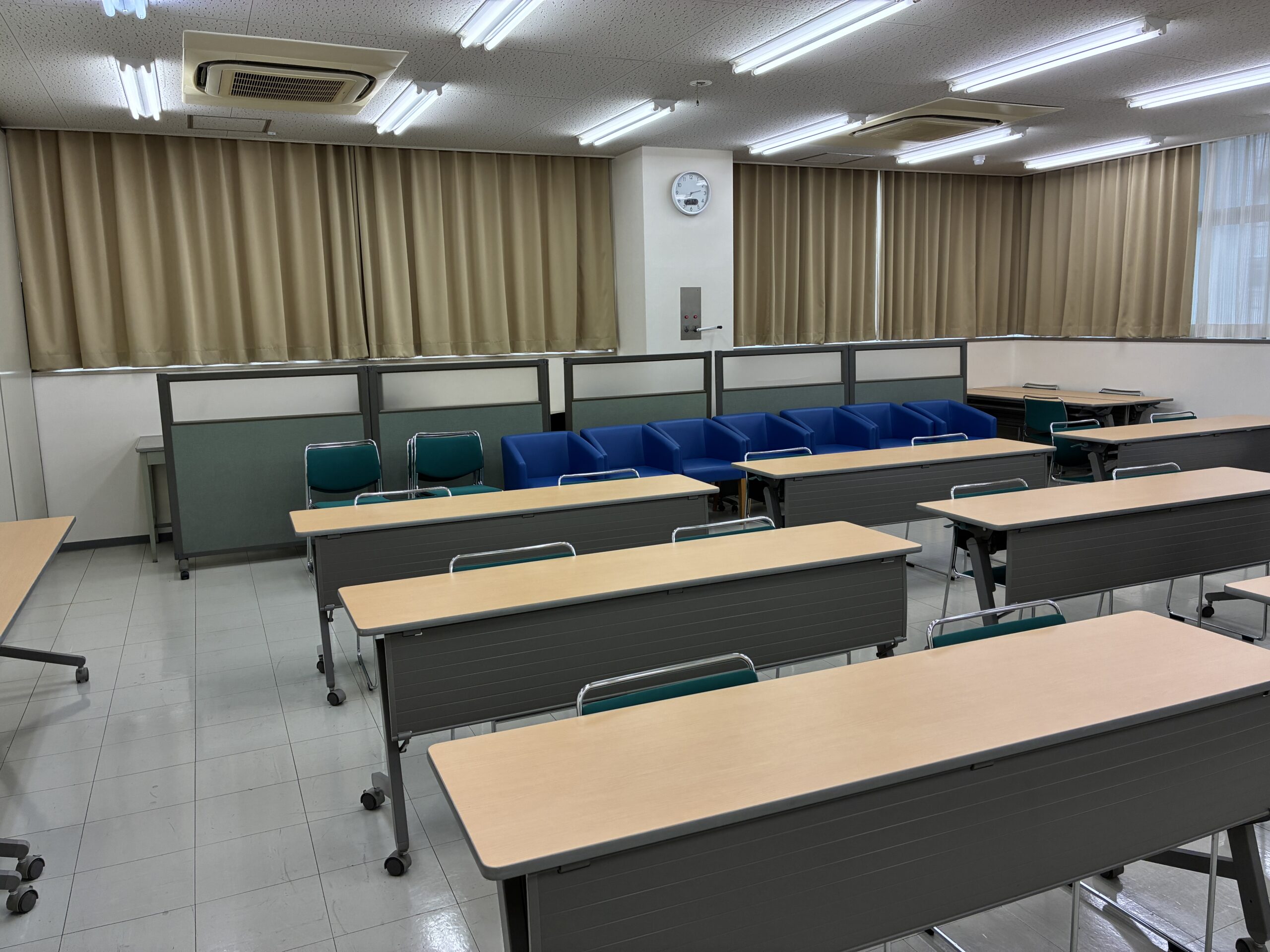 ひろぎん五日市校内観