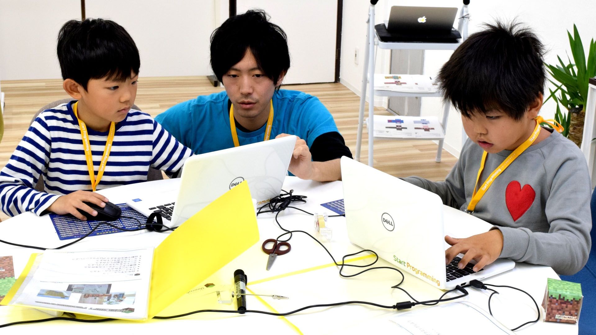 メンターが教えているようす