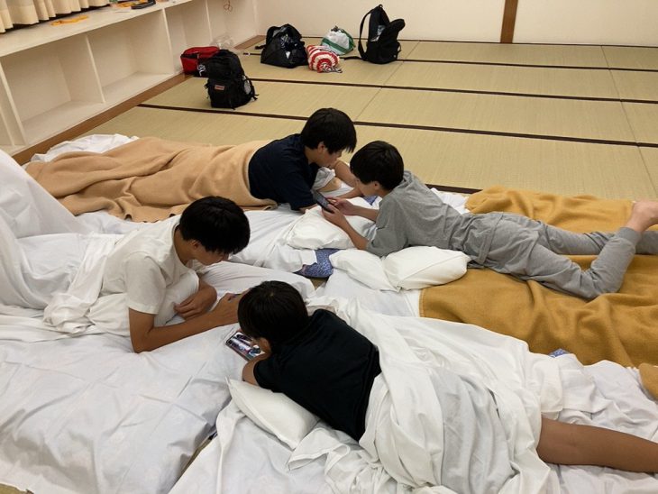 キャンプの夜の様子