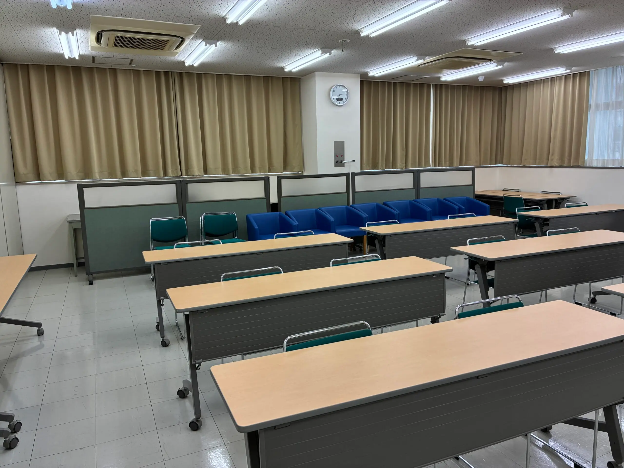 ひろぎん五日市校の教室